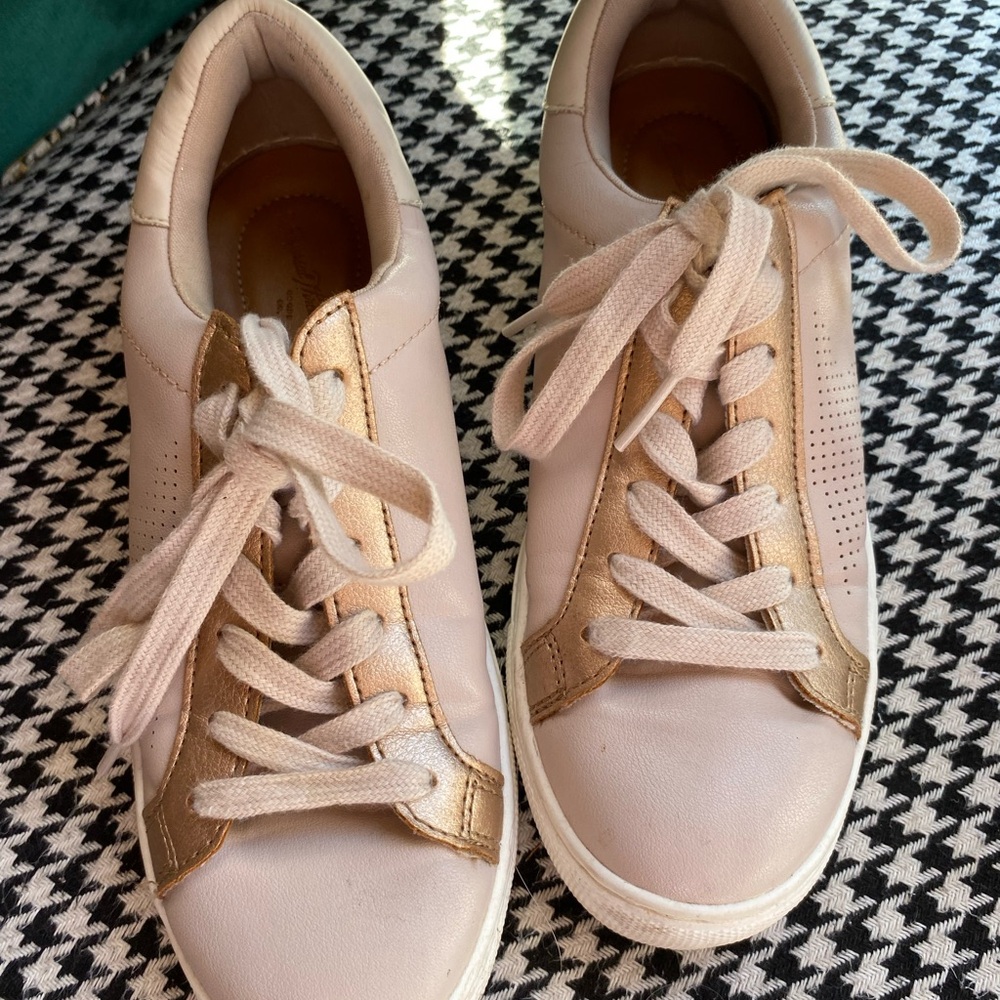 Universal Thread Blush and Rose Gold Sneakers